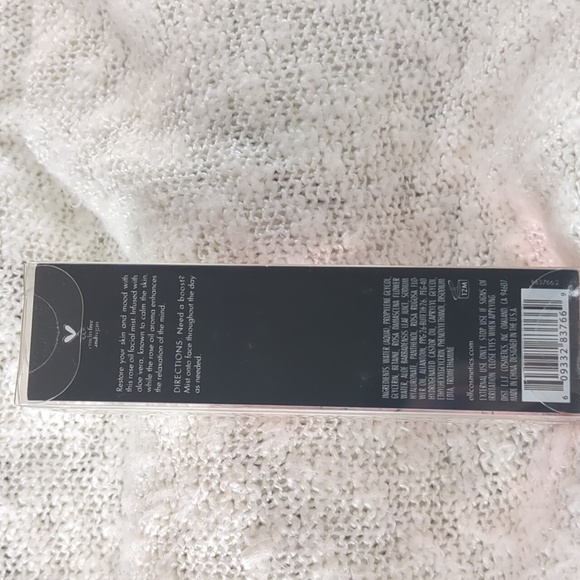 e.l.f. Facial Oil Mist in RESTORING, 60ml/2.02fl oz - Picture 4 of 9